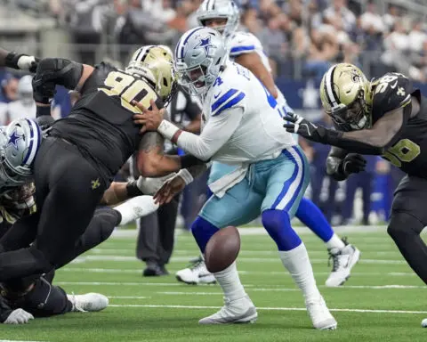 Carr, Kamara help Saints end Cowboys' 16-game home win streak in regular season with 44-19 win