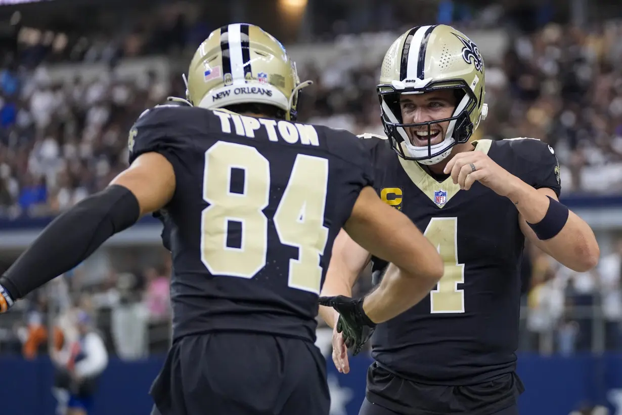 Carr, Kamara help Saints end Cowboys' 16-game home win streak in regular season with 44-19 win