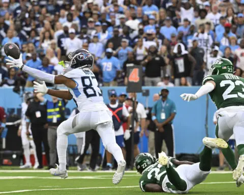 Braelon Allen, NFL's youngest player, scores 2 TDs to help Aaron Rodgers and Jets beat Titans 24-17