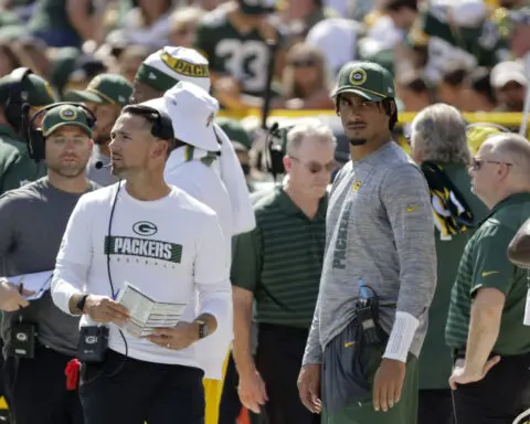 Warm day at Lambeau Field puts heat on Packers' O-linemen and causes one to vomit on football