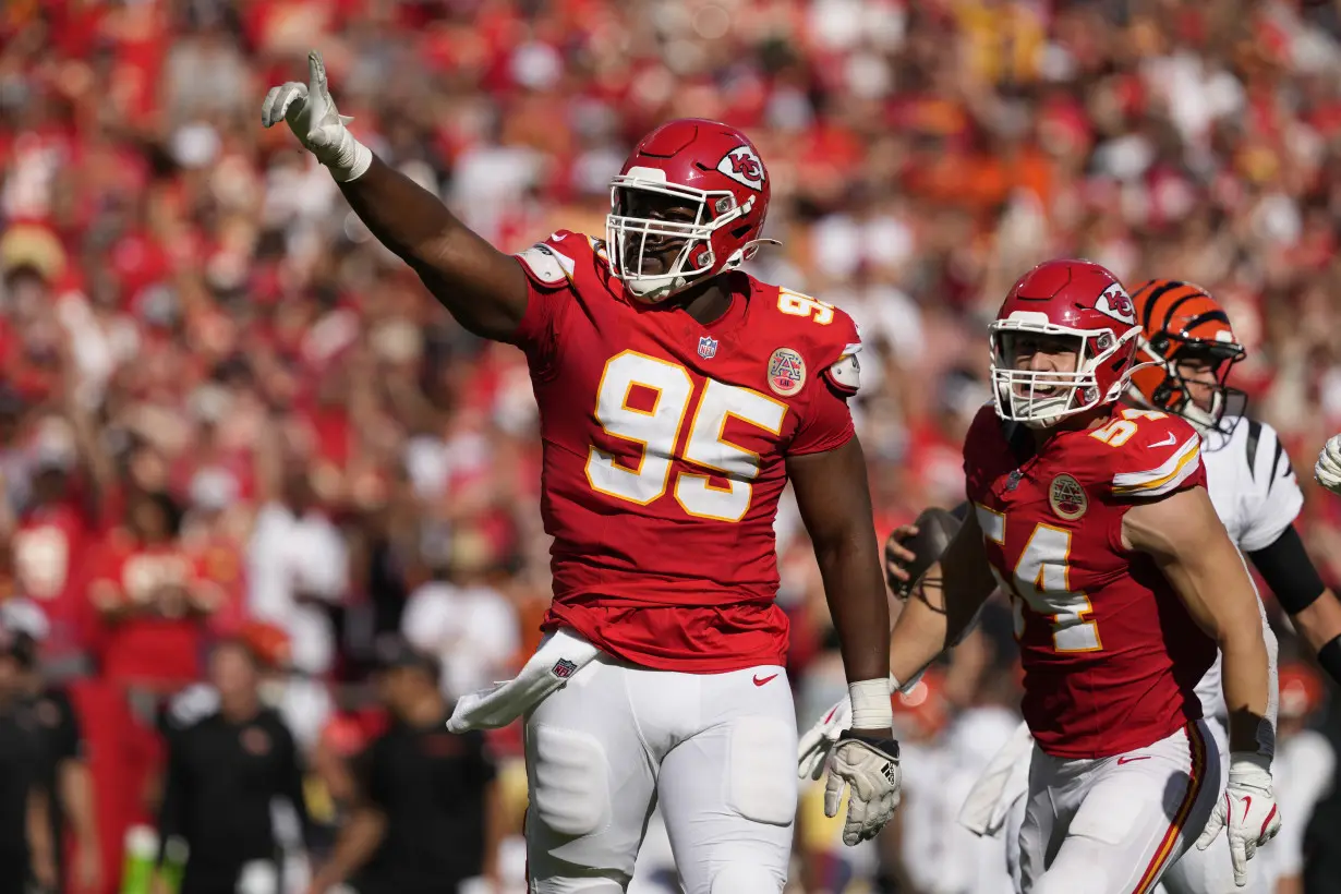 Butker hits a 51-yard winner for KC after penalty on Bengals safety keeps Chiefs alive