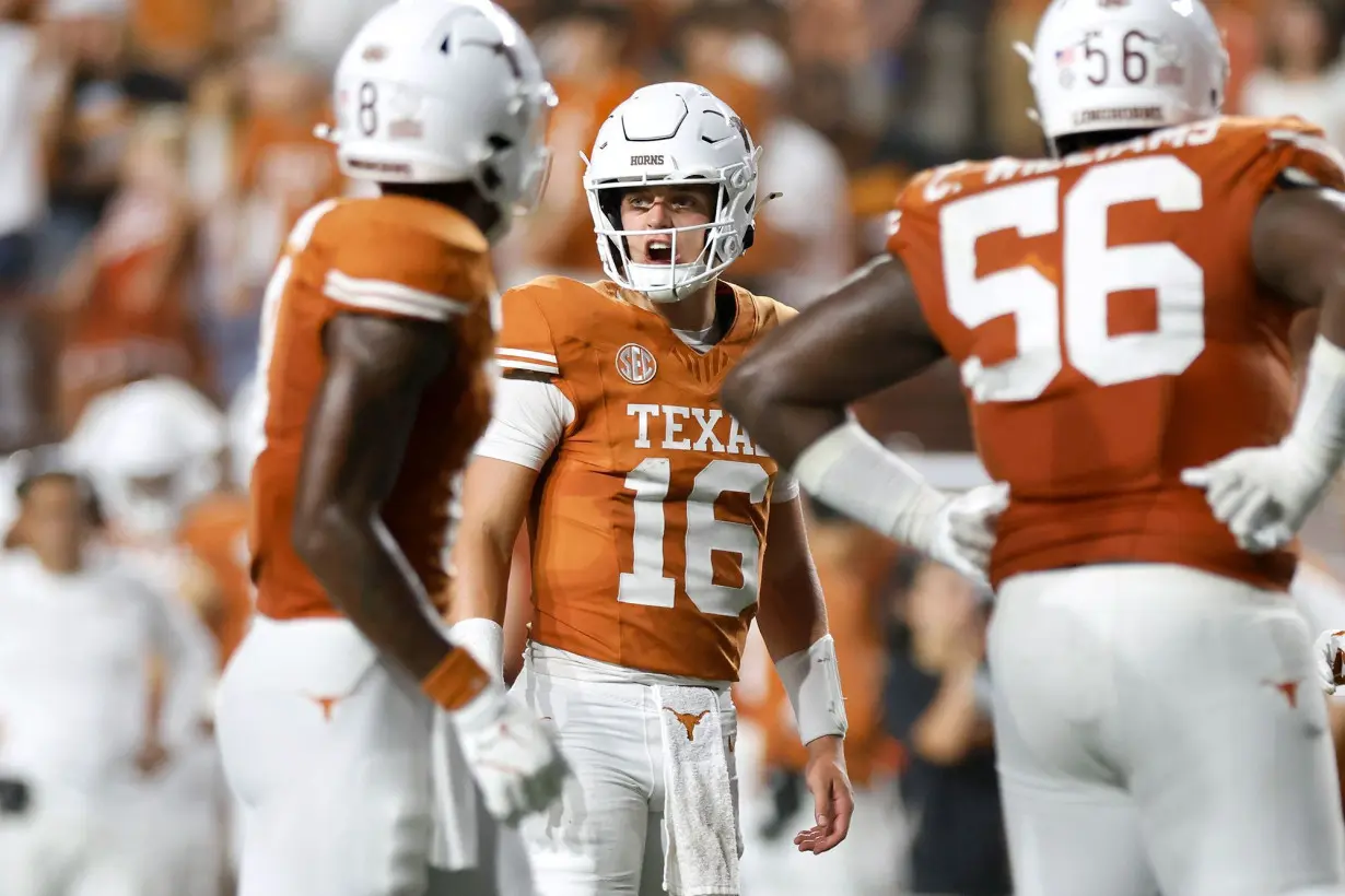 Texas Longhorns leap over Georgia Bulldogs to lead AP Top 25 for first time in 16 years