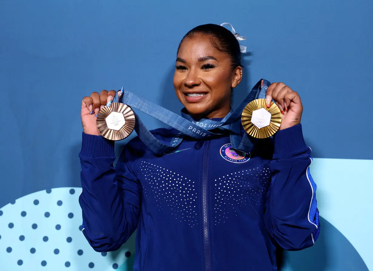 Artistic Gymnastics - Women's Floor Exercise Victory Ceremony