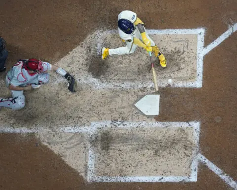 Brewers beat Phillies 6-2 in matchup of NL division leaders