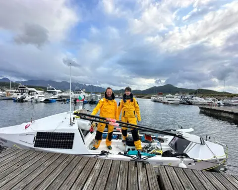 Bulgarian father and son row across Arctic Ocean for endangered species