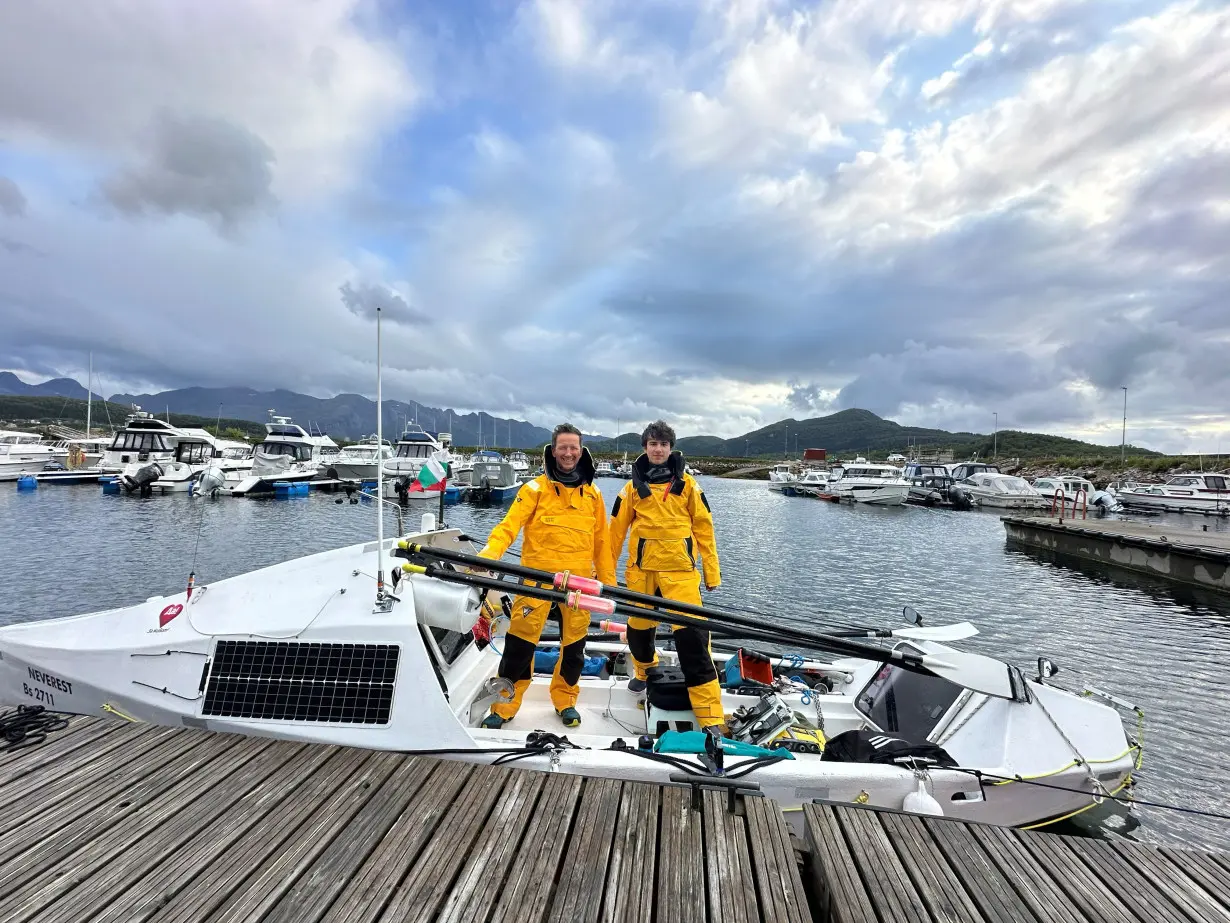 Bulgarian father and son do record Arctic Ocean row for endangered species