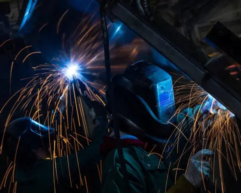 US manufacturing output rebounds in August