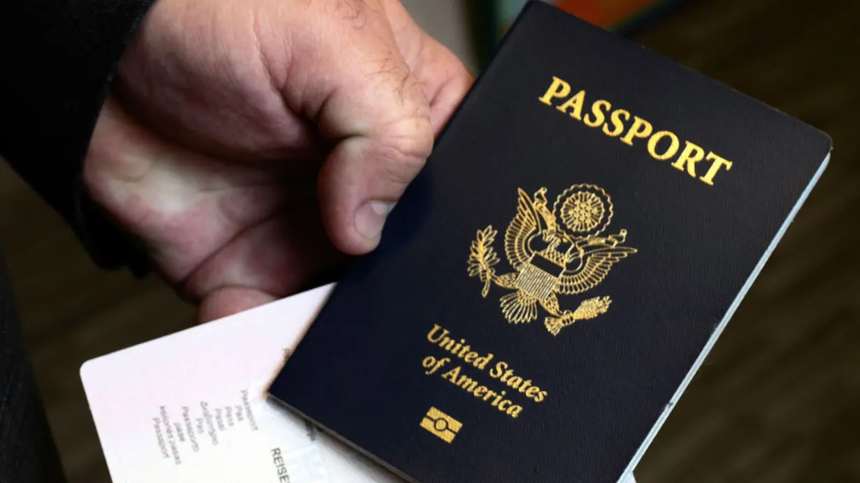 US launches online passport renewal service