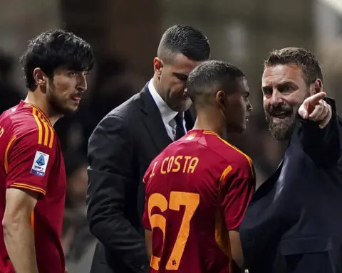 Roma fires De Rossi and hires Jurić after going winless in its opening 4 Serie A matches