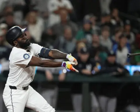 A flying bat and a baserunning mistake cost Mariners chance to make up ground in playoff race