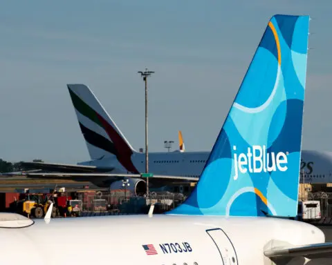 JetBlue will imitate bigger and more successful rivals by opening airport lounges at JFK, Boston