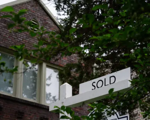 US existing home sales drop in August; supply improves