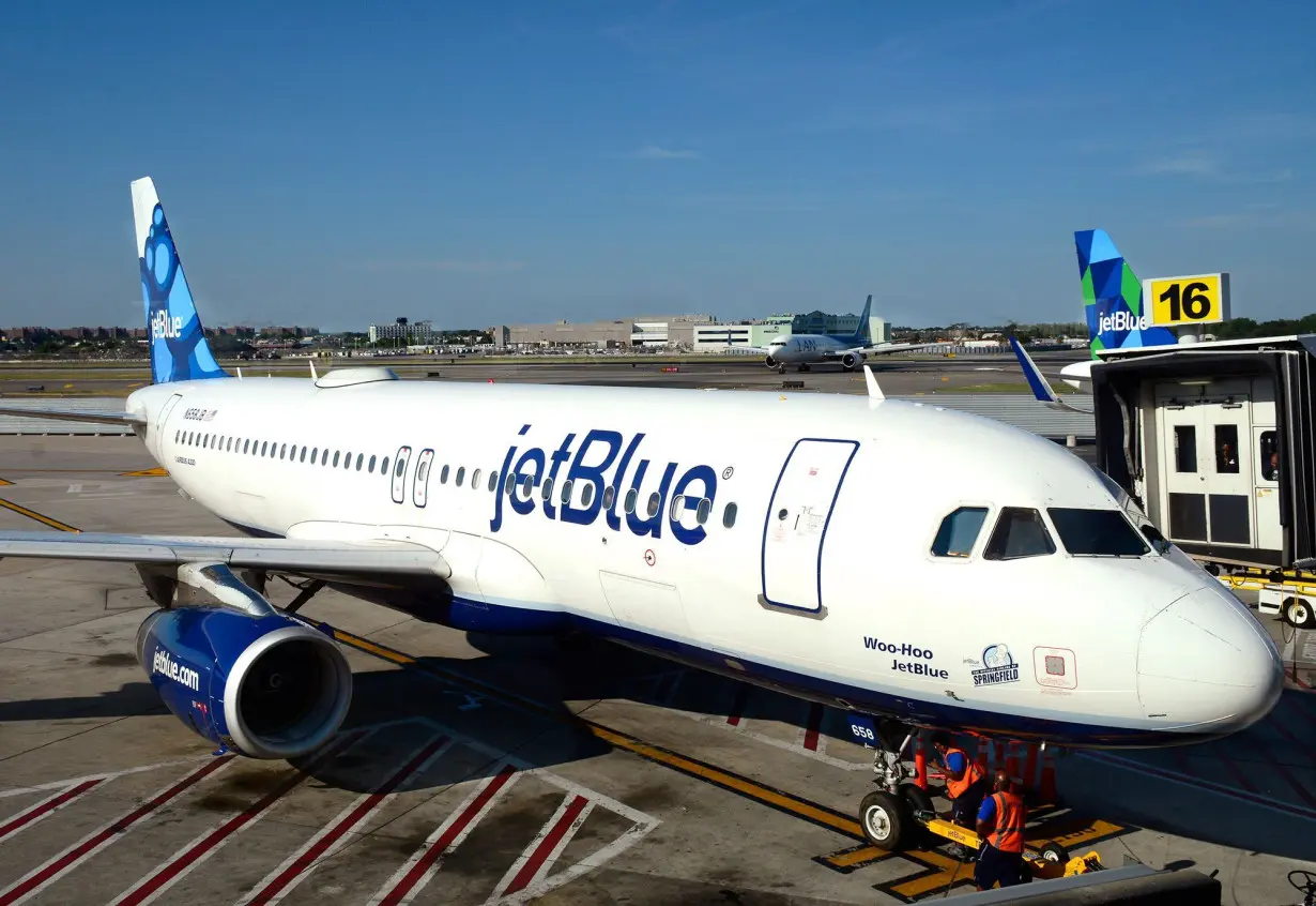 JetBlue introducing its first airport lounges