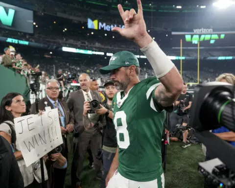 Rodgers sparkles in his first home start since his injury to lead Jets to 24-3 win over Patriots