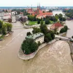 Social media mobilises Poles to battle floods in historic city