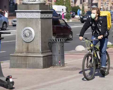 Residents in Kyiv told to stay indoors as air pollution blankets the Ukrainian capital