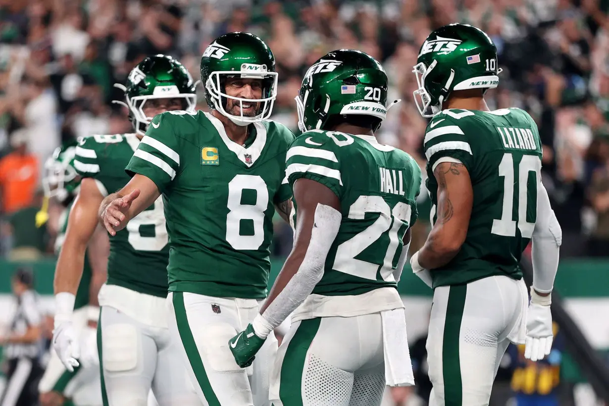 Aaron Rodgers enjoys 'really special night' as he leads Jets to big win over Patriots on MetLife Stadium return