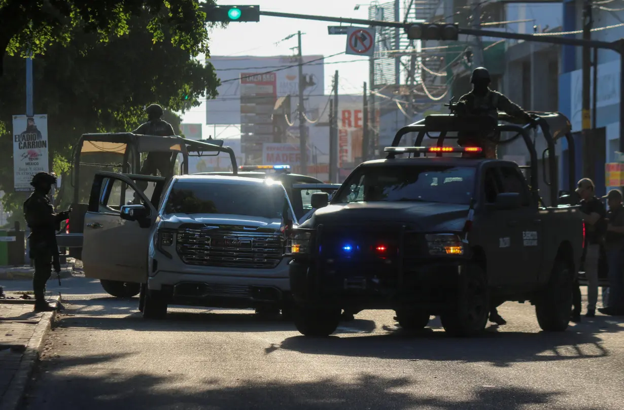 Day of Sinaloa violence prompts fears of intra-cartel war after 