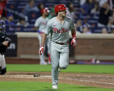 Phillies clinch 3rd straight playoff berth and close in on NL East title