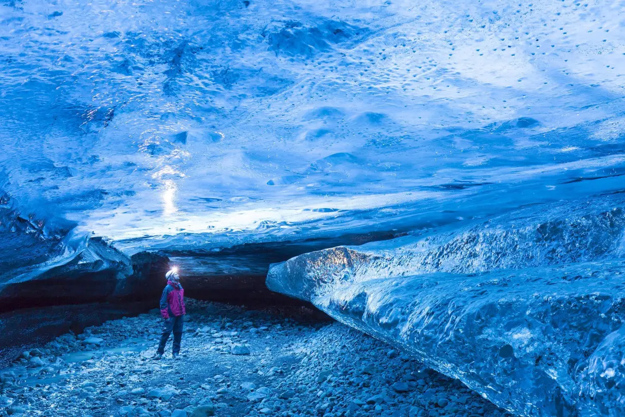 Tourists are rushing to see glaciers before they disappear. The trips are turning deadly.