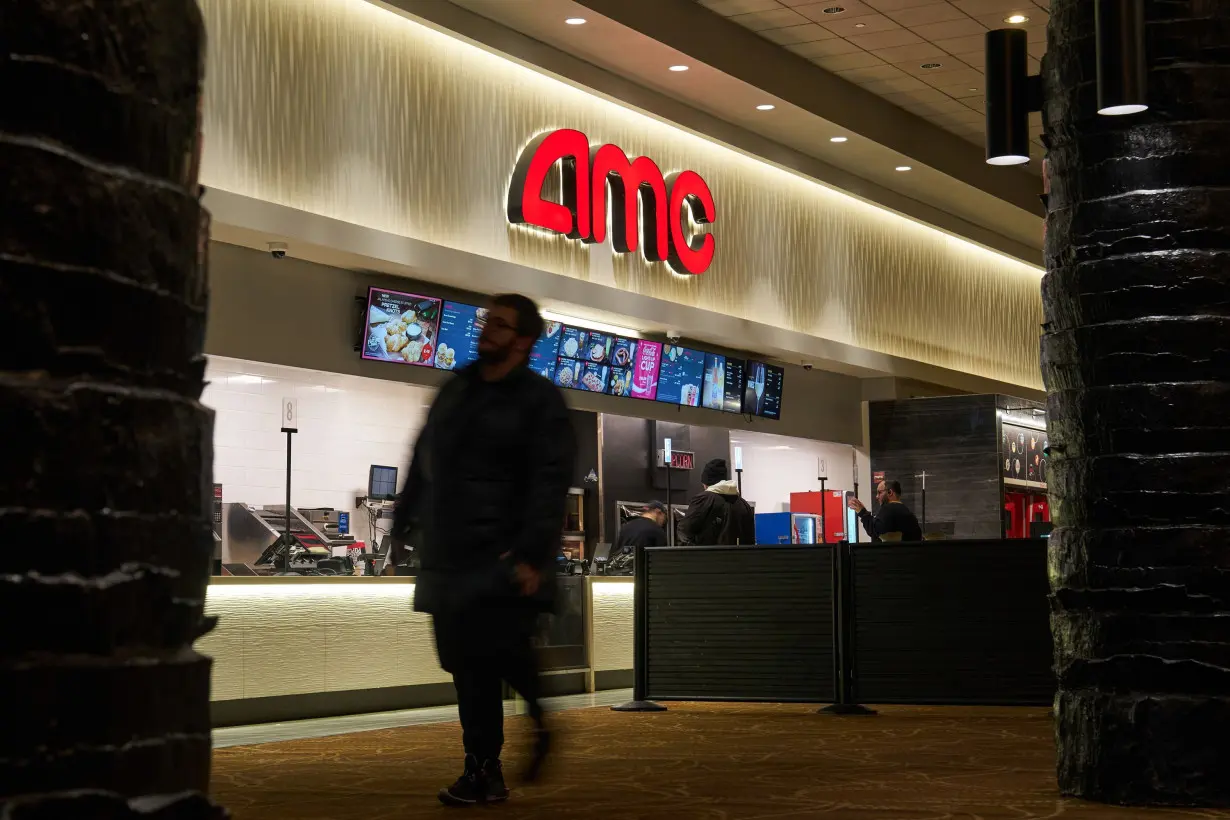 Major movie theater chains unveil a $2.2 billion makeover plan