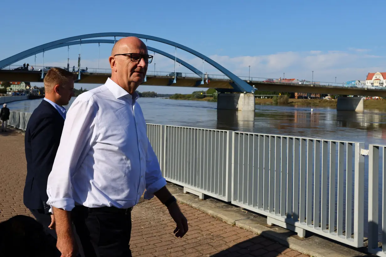 SPD Brandenburg Premier Woidke inspects flood measures in Frankfurt (Oder)