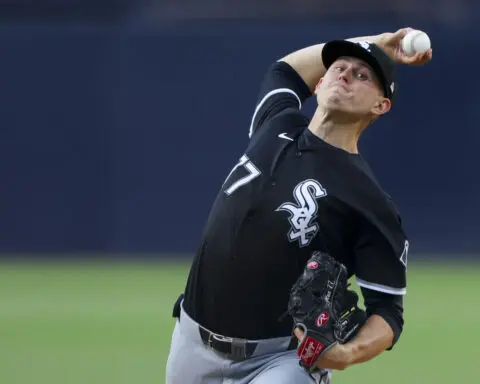 White Sox lose 119th game to tie the AL record as the Padres win 6-2 behind 3 home runs