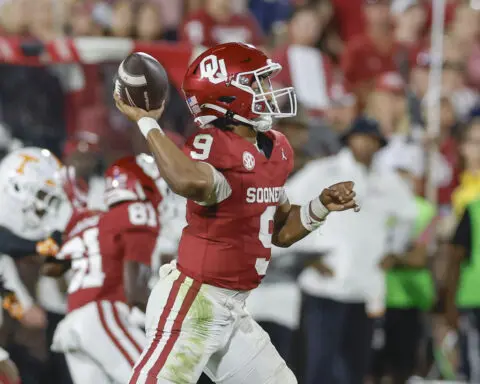 Oklahoma QB situation uncertain after Arnold struggles, Hawkins sparks in loss to Tennessee