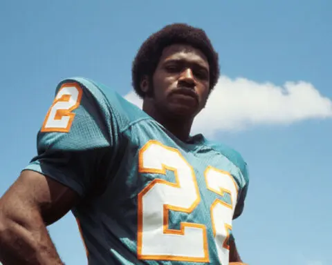 Mercury Morris, 2-time Super Bowl champion with Miami Dolphins, dies at 77