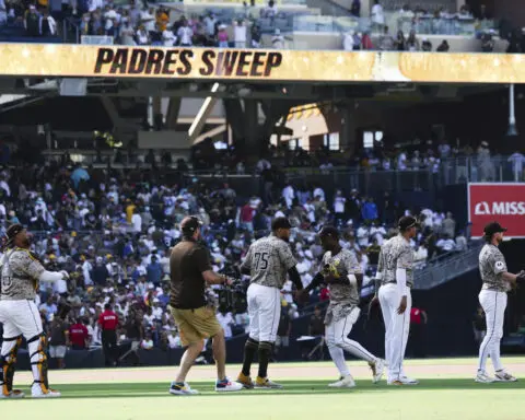 White Sox lose 120th game to tie post-1900 record by the 1962 expansion New York Mets