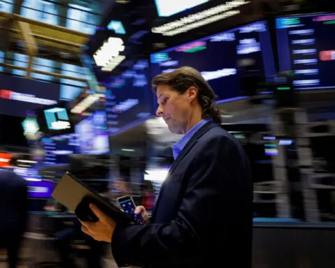 Wall St ends slightly higher after Fed policymakers back rate cuts