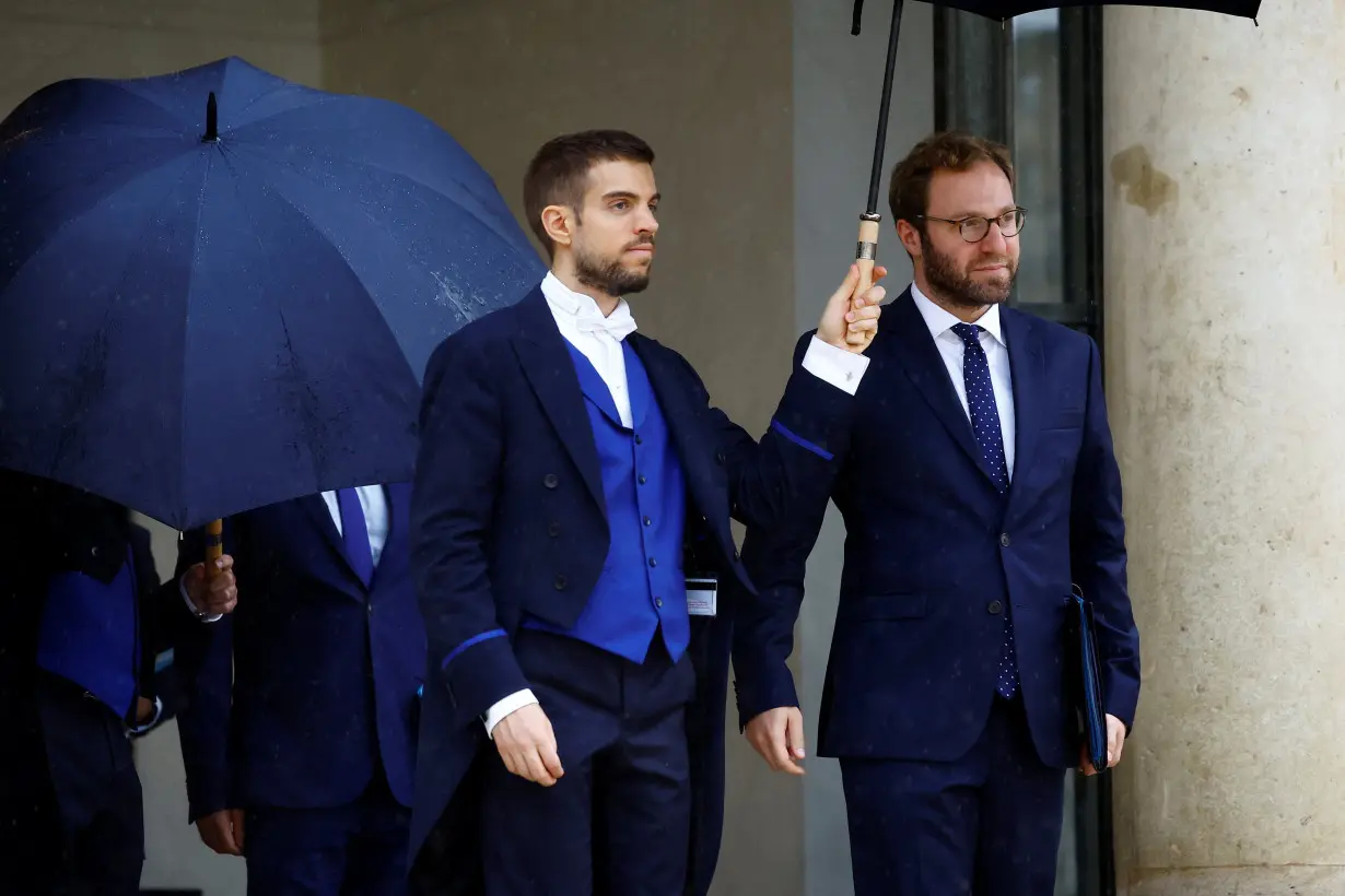 First weekly cabinet meeting of the newly-named French government in Paris