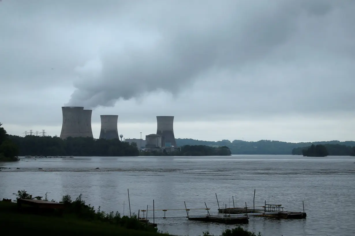 FILE PHOTO: The Three Mile Island Nuclear power plant is pictured from Royalton