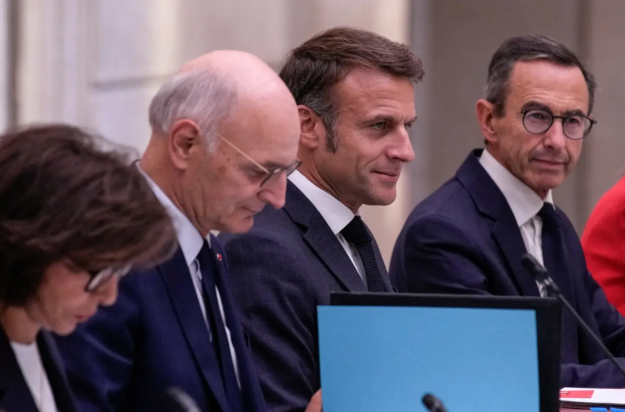 First weekly cabinet meeting at the Elysee Palace