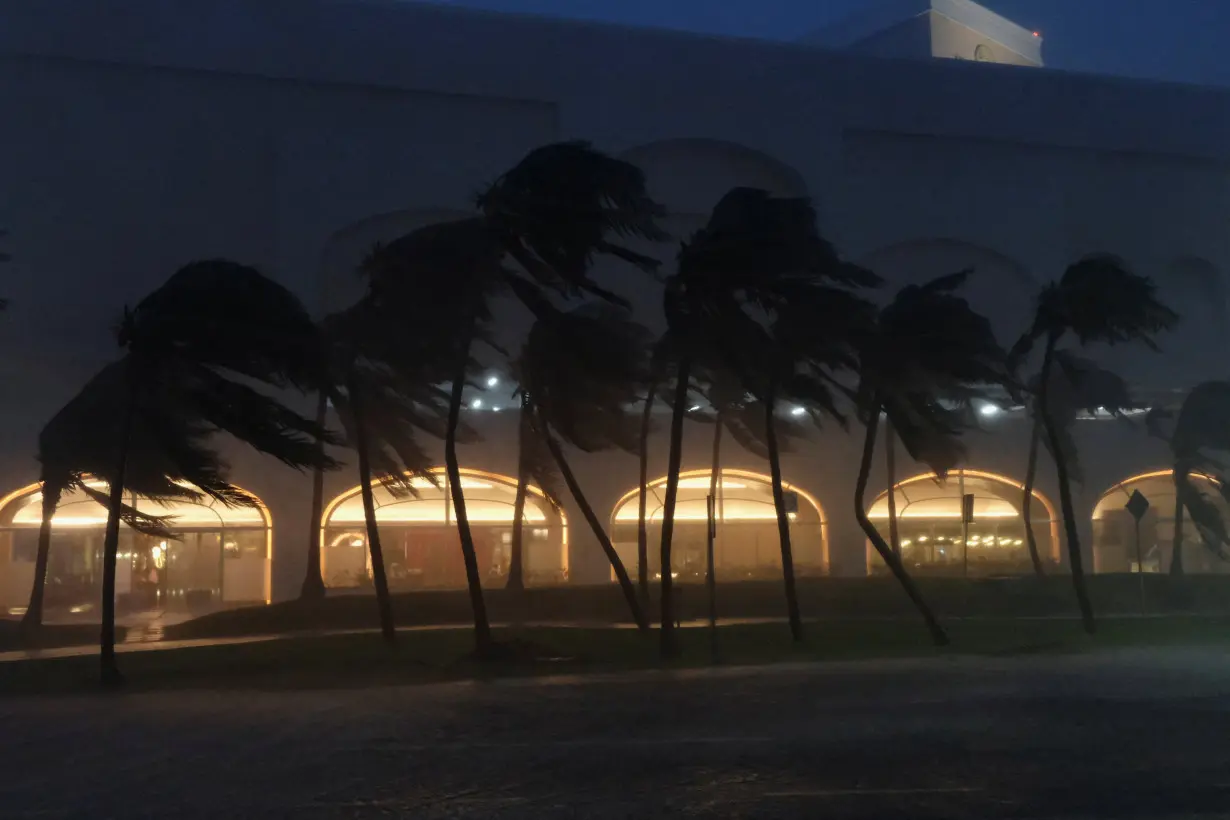 Tropical Storm Helene hits Cancun