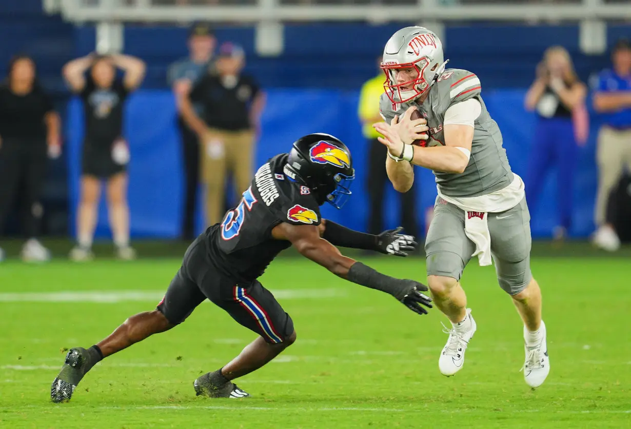 After undefeated start, UNLV quarterback announces sudden decision to quit team due to dispute over off-field commitments