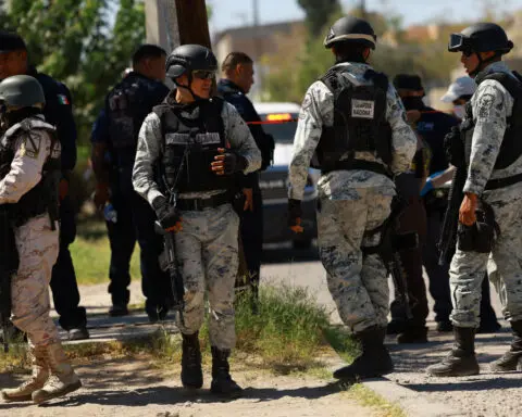 Mexican senators push through reform to boost military control over security