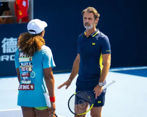 Naomi Osaka starts working with Serena Williams’ former coach after initial hesitancy