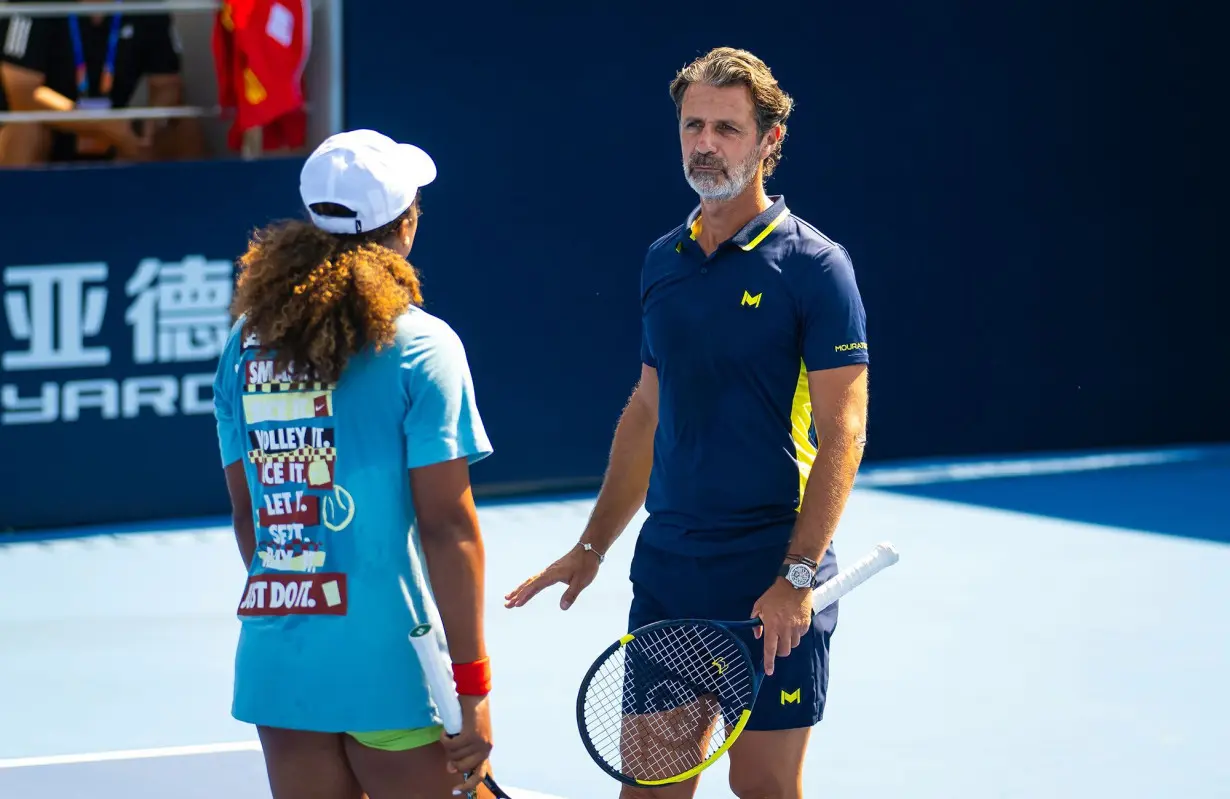 Naomi Osaka starts working with Serena Williams' former coach after initial hesitancy