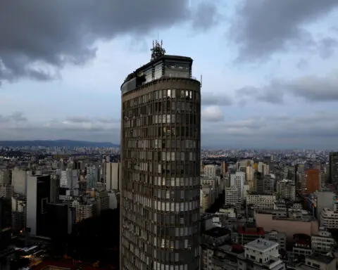 Fitch says Brazil's fiscal challenges persist and will intensify next year