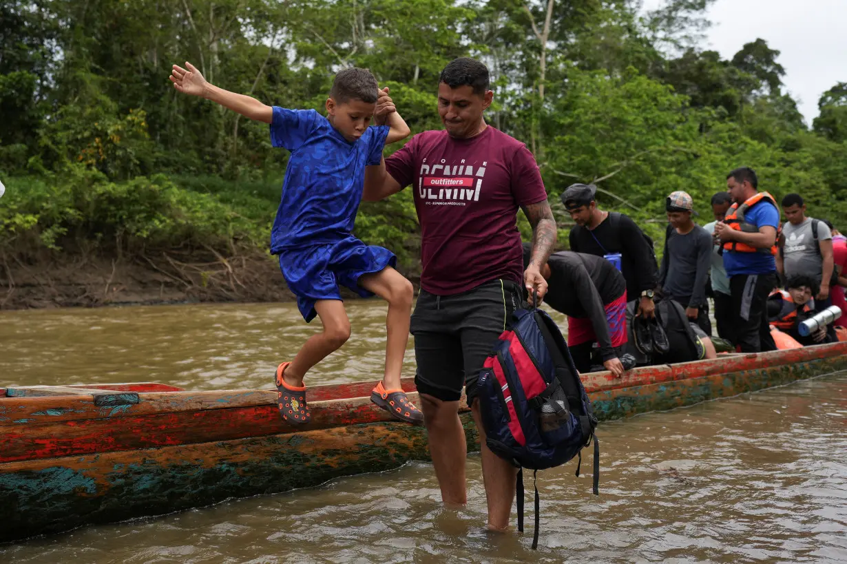 Migrants arrive to the migrant reception center, in Lajas Blancas