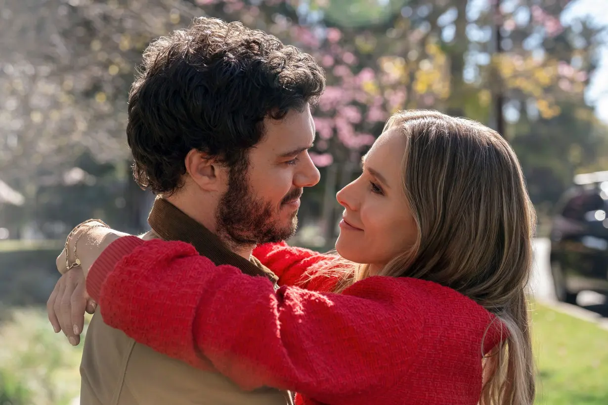 Adam Brody as Noah and Kristen Bell as Joanne in 