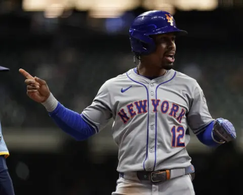 Lindor returns to Mets' lineup after missing nearly 2 weeks with lower back pain