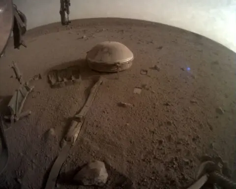 Martian subsurface harbours oceans of life-giving liquid water