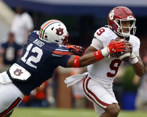 No. 21 Oklahoma rallies late, stuns Auburn for first-ever Southeastern Conference win