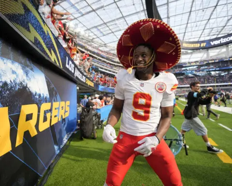 Patrick Mahomes and Travis Kelce help Chiefs rally for 17-10 win over Chargers