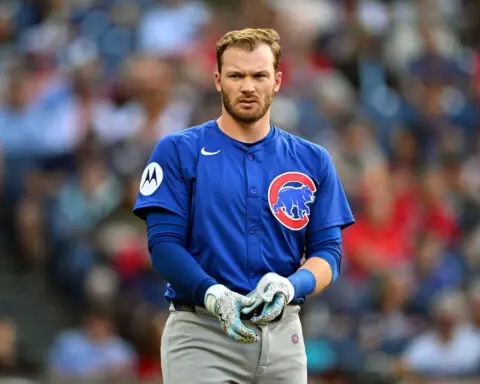 Chicago Cubs player throws beer money to fans in left field stands