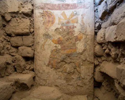 Ancient Peru throne room points to possible female ruler, archaeologists say