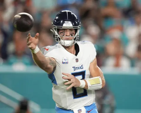 Titans quarterback Will Levis injures shoulder in the 1st quarter against the Dolphins