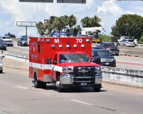 Man stabs and runs over good Samaritans on Dallas freeway